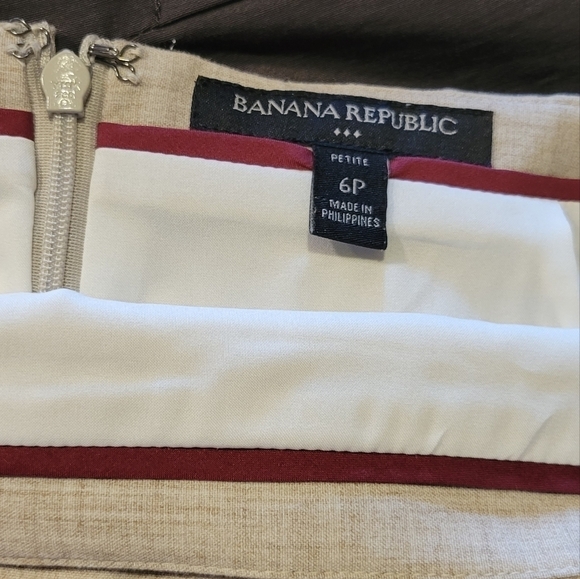 Banana Republic polyester, rayon/viscose, spandex blend tan Mini Skirt Size 6P - Picture 5 of 5